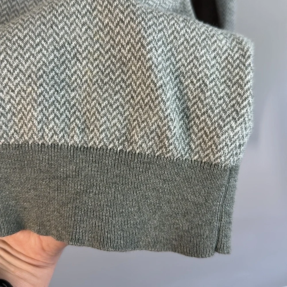 Polo Ralph Lauren Mens Gray Herringbone Pima Cotton V-Neck‎ Sweater Size M Logo